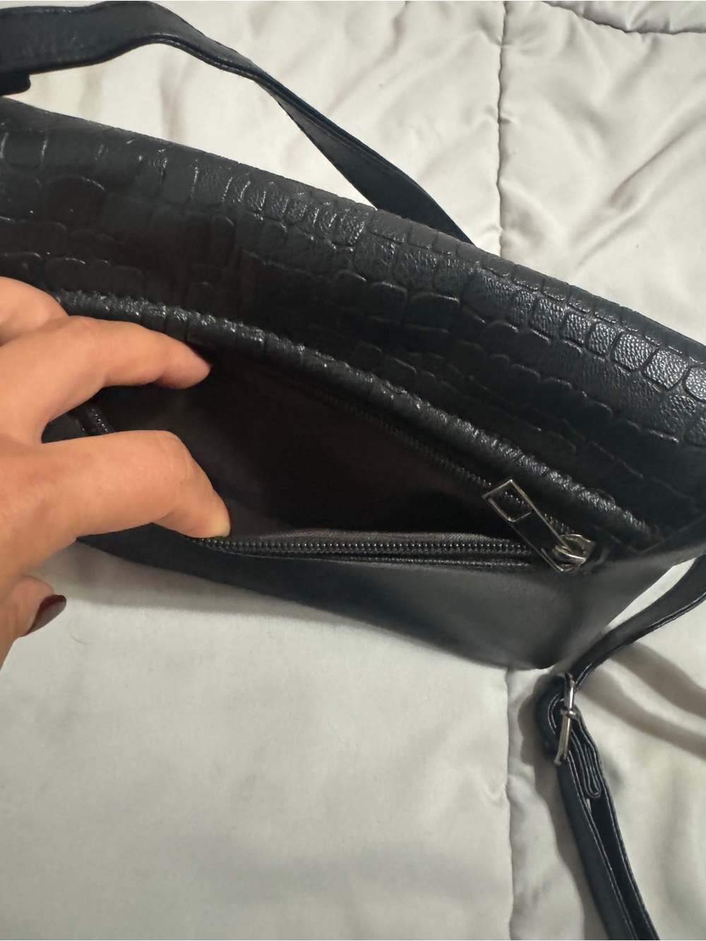 Black Croc-Texture Crossbody Bag - Picture 6 of 9